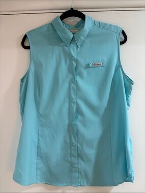 Columbia Sleeveless Button-Down Shirt in Aqua Blue
